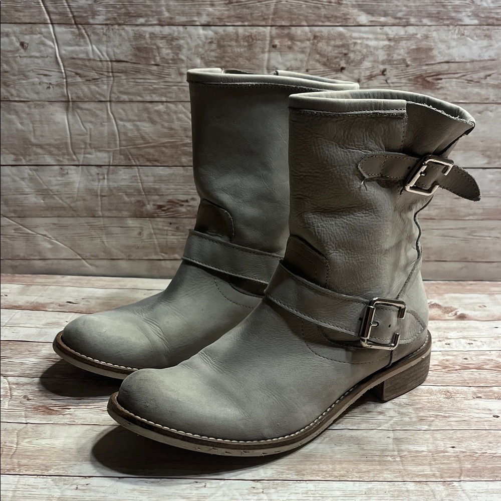 Vera Wang Chic Soft Gray Leather Moto Boots with Buckle Size 38